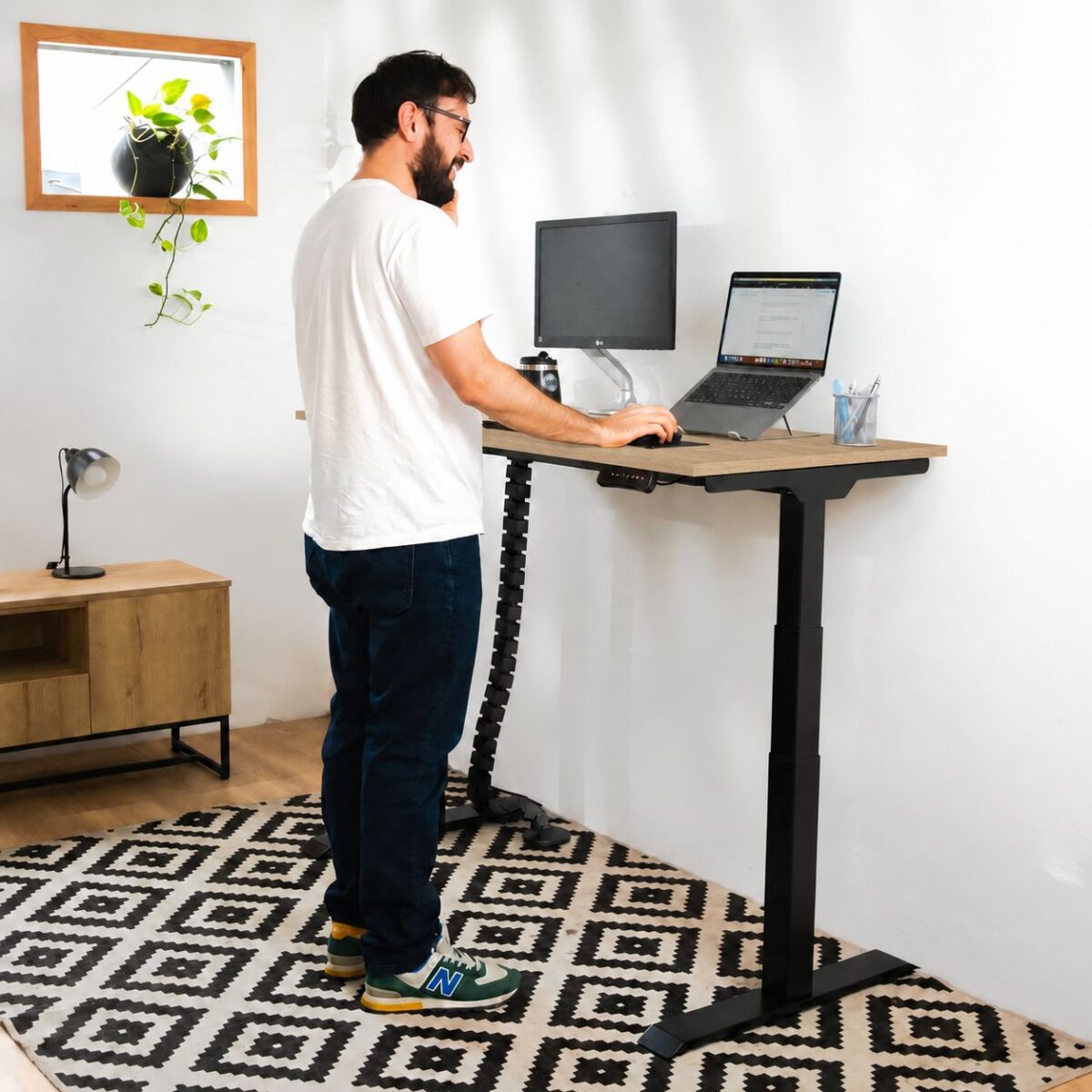 Escritorio regulable Sit and Stand - Estación de trabajo diseñada para trabajar. No para jugar.