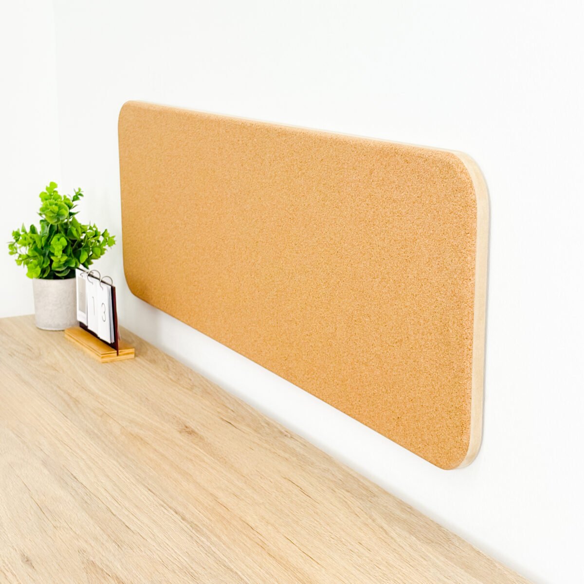 Valla de corcho (0.90m. de largo x 0.35 m de alto)