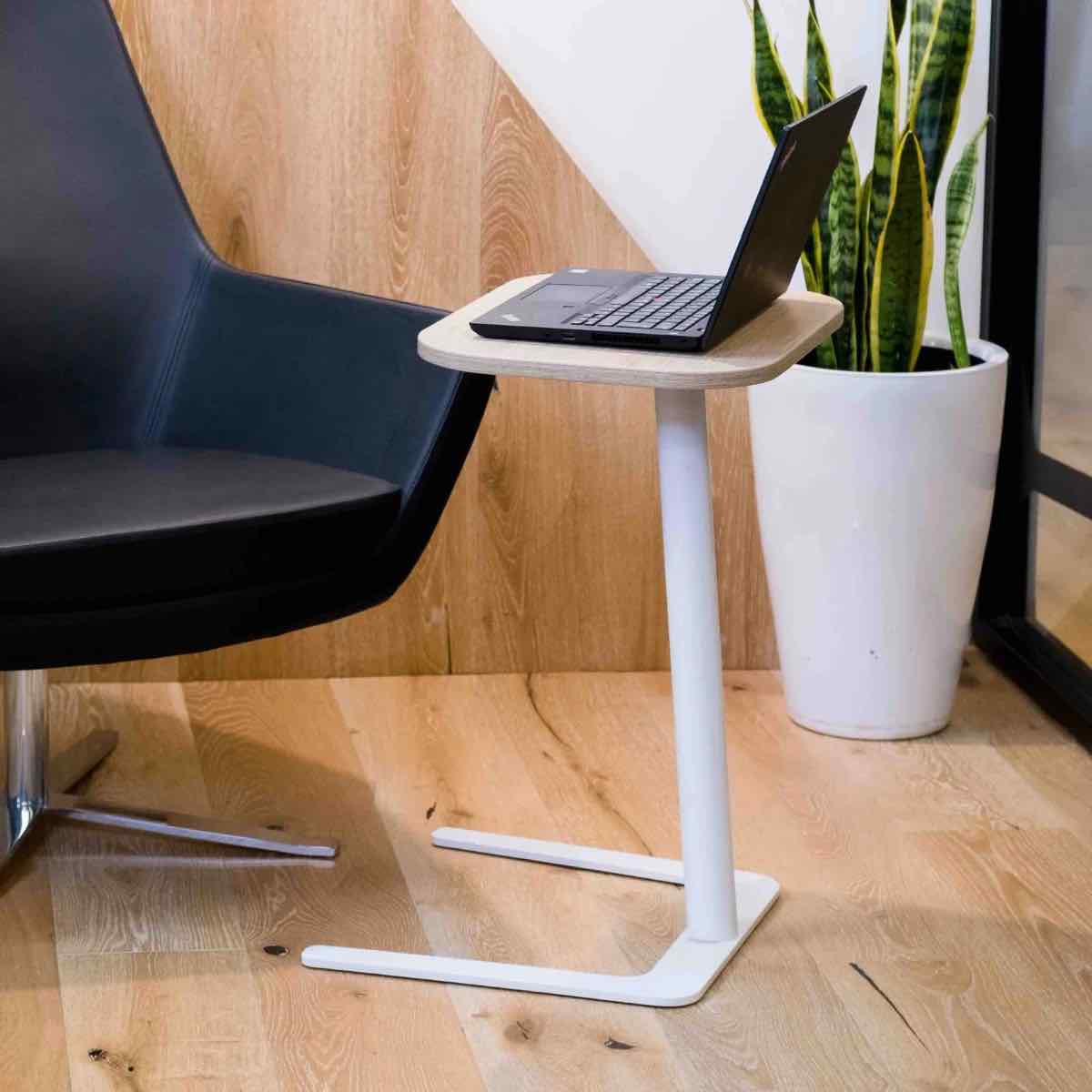 Mesa porta laptop ( 0.64 m. de altura)