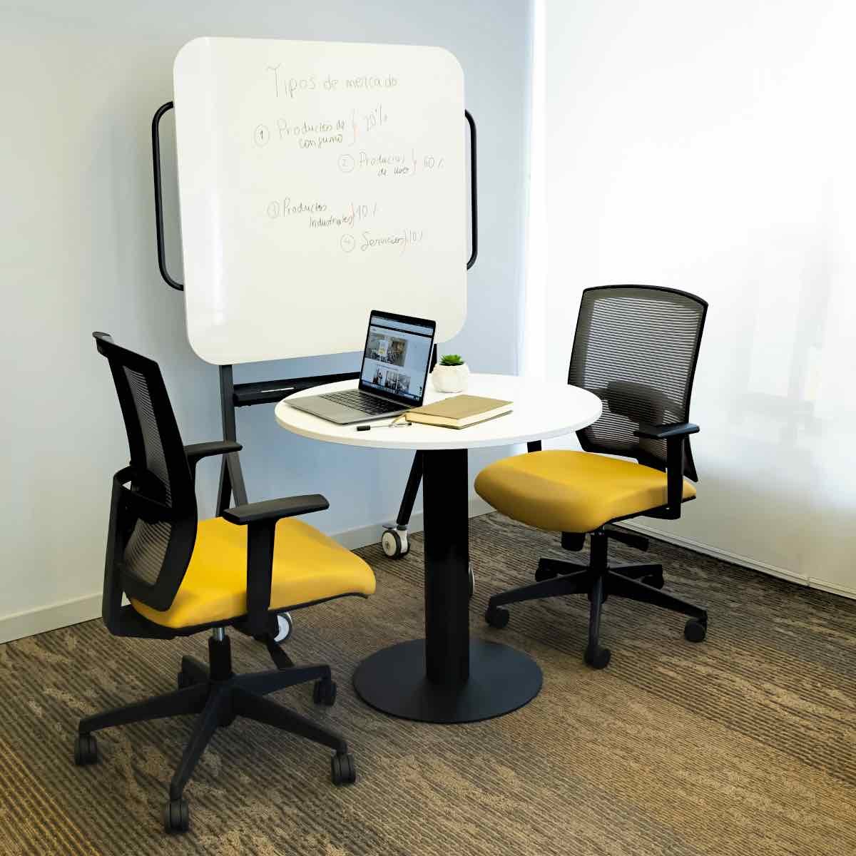 mesa redonda y pizarra movil