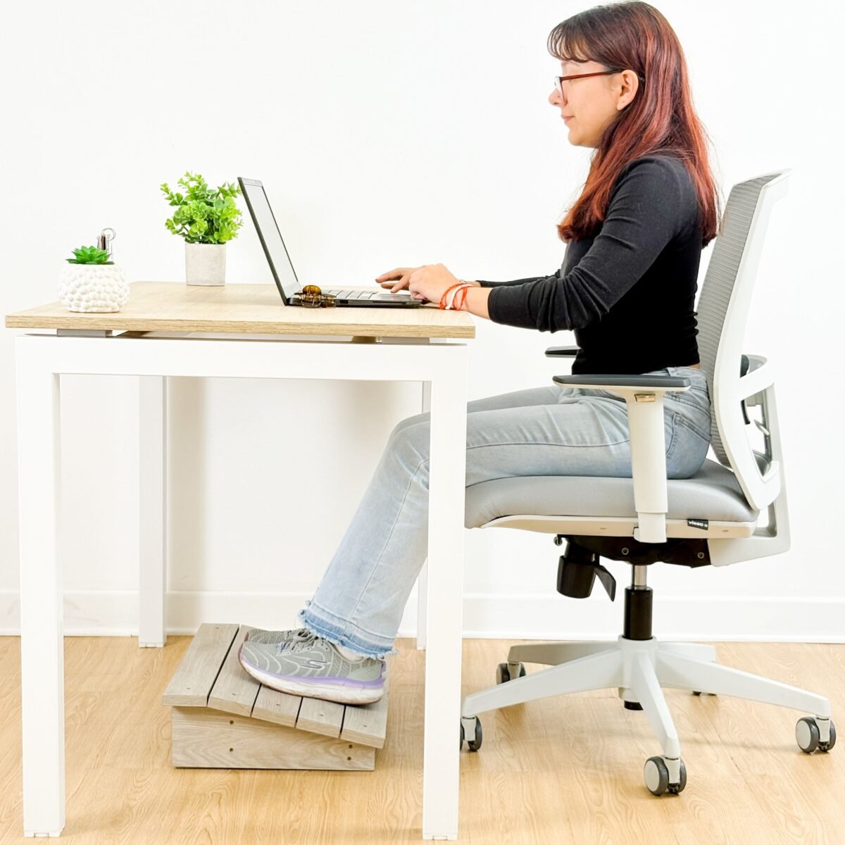 Reposapies (Ancho: 500 mm x Fondo: 350 mm x Alto: 130 mm)