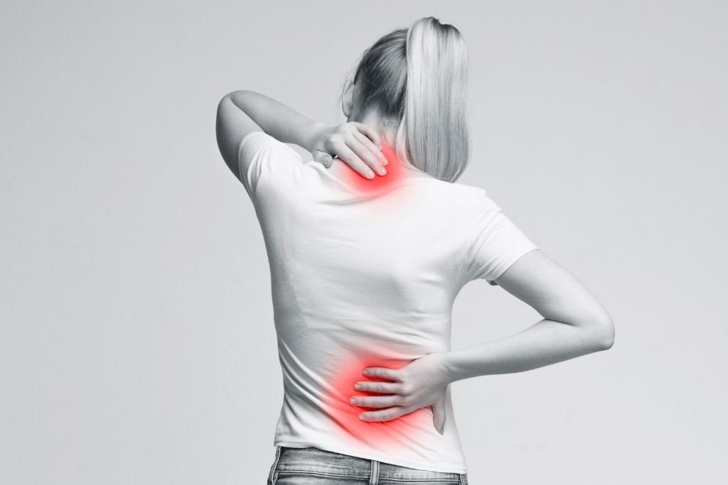 3 Estiramientos para el dolor de espalda: alivia la lumbalgia, dorsalgia y cervicalgia