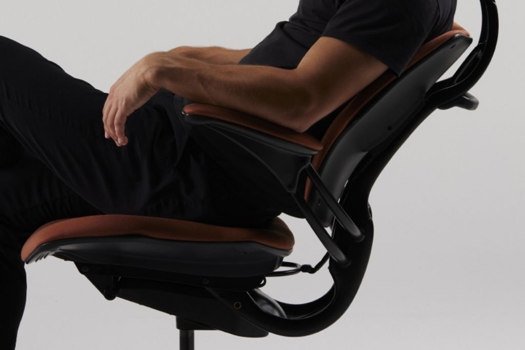 Ajusta tu silla ergonómica para oficina en 6 pasos