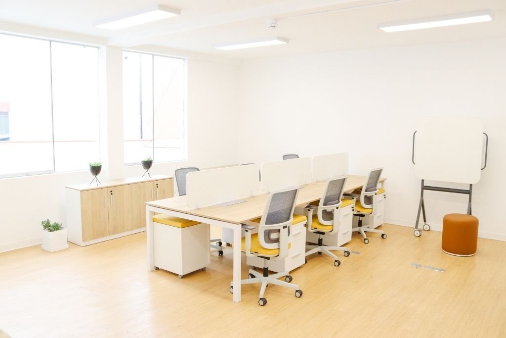 ¿Qué es una mesa tipo bench y cuándo elegirla?