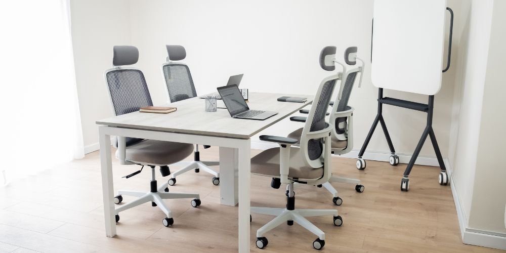 salas de reuniones mesas tipo bench organizar el espacio de trabajo