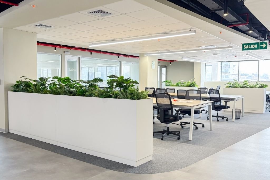 Ergonomía en espacios de trabajo con mesas bench